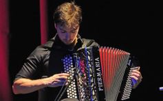 Foto de la galería: A puro chamamé: Día del Acordeonista y homenaje a Nini Flores en el Teatro Lírico