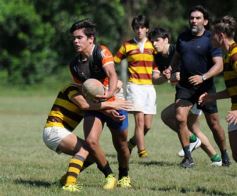 Foto de la galería: Tacurú-Lomas: el futuro del rugby misionero en acción