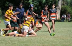 Foto de la galería: Tacurú-Lomas: el futuro del rugby misionero en acción
