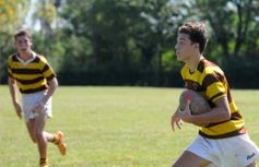 Foto de la galería: Tacurú-Lomas: el futuro del rugby misionero en acción