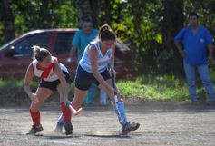 Foto de la galería: Hockey: las mamis del Capri tuvieron una victoria sobre las de Guaraní