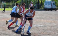 Foto de la galería: Hockey: las mamis del Capri tuvieron una victoria sobre las de Guaraní