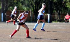 Foto de la galería: Hockey: las mamis del Capri tuvieron una victoria sobre las de Guaraní
