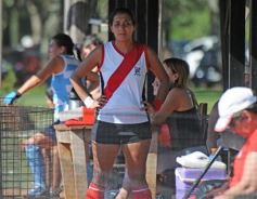 Foto de la galería: Hockey: las mamis del Capri tuvieron una victoria sobre las de Guaraní