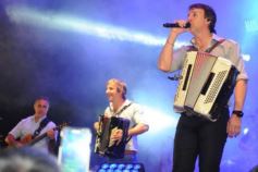 Foto de la galería: Los Alonsitos transformaron a la plaza en una fiesta chamamecera