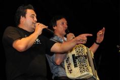 Foto de la galería: Los Alonsitos transformaron a la plaza en una fiesta chamamecera