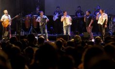 Foto de la galería: Los Alonsitos transformaron a la plaza en una fiesta chamamecera