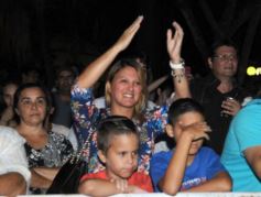 Foto de la galería: Los Alonsitos transformaron a la plaza en una fiesta chamamecera