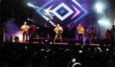 Foto de la galería: Los Alonsitos transformaron a la plaza en una fiesta chamamecera