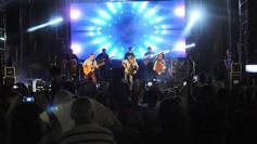 Foto de la galería: Los Alonsitos transformaron a la plaza en una fiesta chamamecera