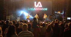 Foto de la galería: Los Alonsitos transformaron a la plaza en una fiesta chamamecera