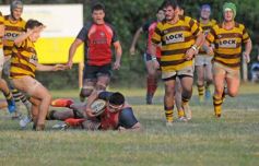 Foto de la galería: Batacazo de Centro en la cancha de Tacurú