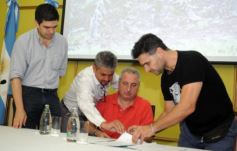 Foto de la galería: El gobernador presentó un nuevo ejemplar de Yaguareté y firmó un convenio para el monitoreo de la especie en Misiones