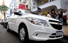 Foto de la galería: Rentas le entregó el OKM a Juliana Ayala, ganadora del sorteo de Consumidores Finales sobre los Ingresos Brutos