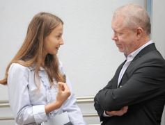 Foto de la galería: Rentas le entregó el OKM a Juliana Ayala, ganadora del sorteo de Consumidores Finales sobre los Ingresos Brutos