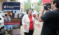 Foto de la galería: Rentas le entregó el OKM a Juliana Ayala, ganadora del sorteo de Consumidores Finales sobre los Ingresos Brutos