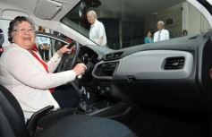 Foto de la galería: Rentas le entregó el OKM a Juliana Ayala, ganadora del sorteo de Consumidores Finales sobre los Ingresos Brutos