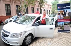 Foto de la galería: Rentas le entregó el OKM a Juliana Ayala, ganadora del sorteo de Consumidores Finales sobre los Ingresos Brutos