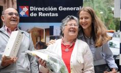 Foto de la galería: Rentas le entregó el OKM a Juliana Ayala, ganadora del sorteo de Consumidores Finales sobre los Ingresos Brutos