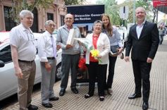 Foto de la galería: Rentas le entregó el OKM a Juliana Ayala, ganadora del sorteo de Consumidores Finales sobre los Ingresos Brutos