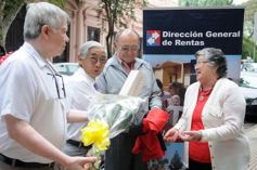 Foto de la galería: Rentas le entregó el OKM a Juliana Ayala, ganadora del sorteo de Consumidores Finales sobre los Ingresos Brutos