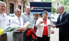 Foto de la galería: Rentas le entregó el OKM a Juliana Ayala, ganadora del sorteo de Consumidores Finales sobre los Ingresos Brutos