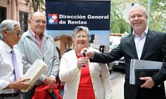 Foto de la galería: Rentas le entregó el OKM a Juliana Ayala, ganadora del sorteo de Consumidores Finales sobre los Ingresos Brutos