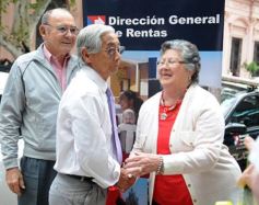 Foto de la galería: Rentas le entregó el OKM a Juliana Ayala, ganadora del sorteo de Consumidores Finales sobre los Ingresos Brutos