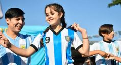 Foto de la galería: Autoridades de la EBY participaron de la celebración del 25 de Mayo con vecinos del barrio Fátima