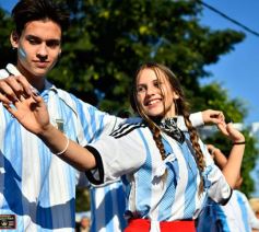 Foto de la galería: Autoridades de la EBY participaron de la celebración del 25 de Mayo con vecinos del barrio Fátima