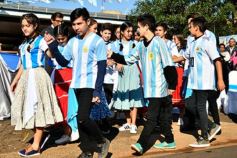 Foto de la galería: Autoridades de la EBY participaron de la celebración del 25 de Mayo con vecinos del barrio Fátima