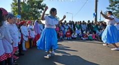 Foto de la galería: Autoridades de la EBY participaron de la celebración del 25 de Mayo con vecinos del barrio Fátima