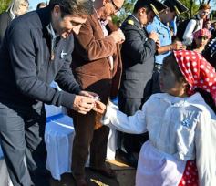 Foto de la galería: Autoridades de la EBY participaron de la celebración del 25 de Mayo con vecinos del barrio Fátima