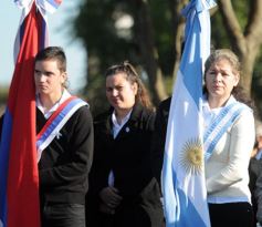 Foto de la galería: Autoridades de la EBY participaron de la celebración del 25 de Mayo con vecinos del barrio Fátima