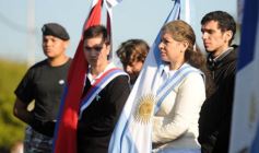 Foto de la galería: Autoridades de la EBY participaron de la celebración del 25 de Mayo con vecinos del barrio Fátima