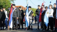 Foto de la galería: Autoridades de la EBY participaron de la celebración del 25 de Mayo con vecinos del barrio Fátima