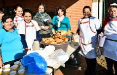 Foto de la galería: Autoridades de la EBY participaron de la celebración del 25 de Mayo con vecinos del barrio Fátima
