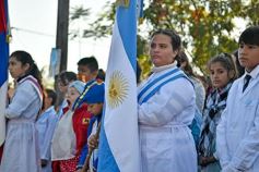 Foto de la galería: Autoridades de la EBY participaron de la celebración del 25 de Mayo con vecinos del barrio Fátima