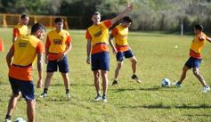 Foto de la galería: Sandro Bárbaro empezó su gestión como DT en Crucero del Norte