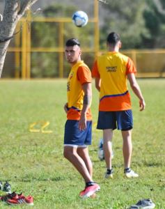 Foto de la galería: Sandro Bárbaro empezó su gestión como DT en Crucero del Norte