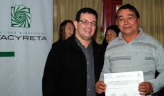 Foto de la galería: La EBY entrega certificados a egresados de informática  del programa “Conectando Futuro”