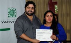 Foto de la galería: La EBY entrega certificados a egresados de informática  del programa “Conectando Futuro”
