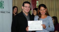 Foto de la galería: La EBY entrega certificados a egresados de informática  del programa “Conectando Futuro”