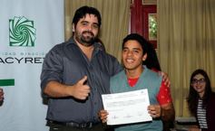 Foto de la galería: La EBY entrega certificados a egresados de informática  del programa “Conectando Futuro”