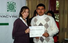 Foto de la galería: La EBY entrega certificados a egresados de informática  del programa “Conectando Futuro”