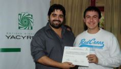 Foto de la galería: La EBY entrega certificados a egresados de informática  del programa “Conectando Futuro”