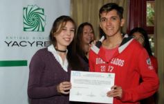 Foto de la galería: La EBY entrega certificados a egresados de informática  del programa “Conectando Futuro”