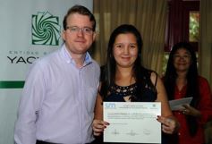 Foto de la galería: La EBY entrega certificados a egresados de informática  del programa “Conectando Futuro”