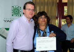 Foto de la galería: La EBY entrega certificados a egresados de informática  del programa “Conectando Futuro”