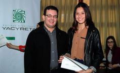 Foto de la galería: La EBY entrega certificados a egresados de informática  del programa “Conectando Futuro”